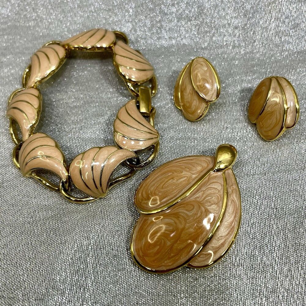 Vintage 1980s NAPIER & TRIFARI Coral Pendant, Earrings, Bracelet Set gold tone